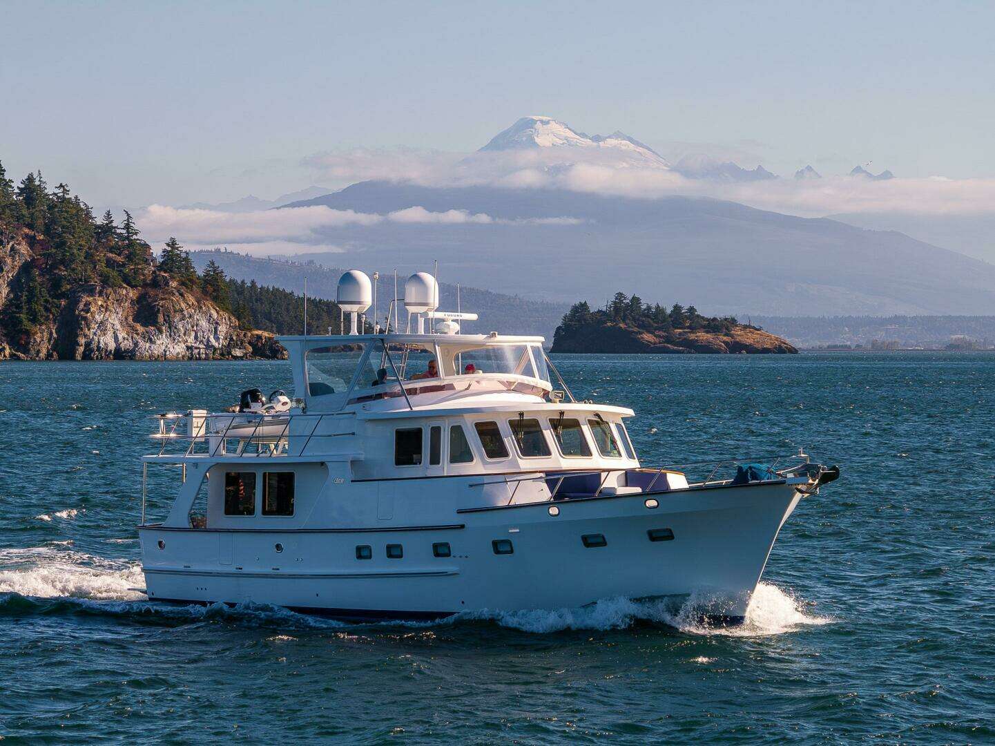 日本入手困難 Le Soleil  モデル船 2007 DeFever 56' Yacht For Sale | FLYIN LOW | Seattle Yachts