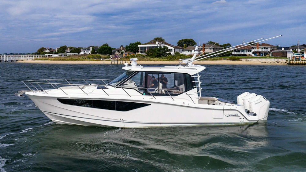 Boston Whaler 405 Conquest Yacht For Sale