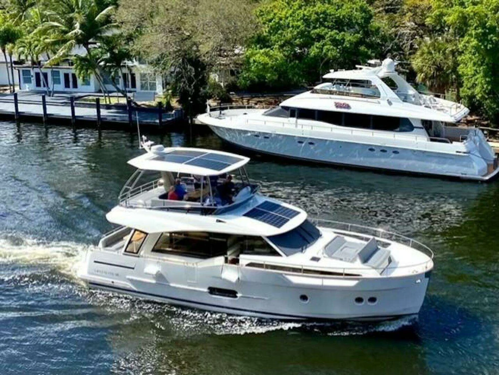 Greenline 48 Diesel Flybridge with Hardtop Yacht For Sale
