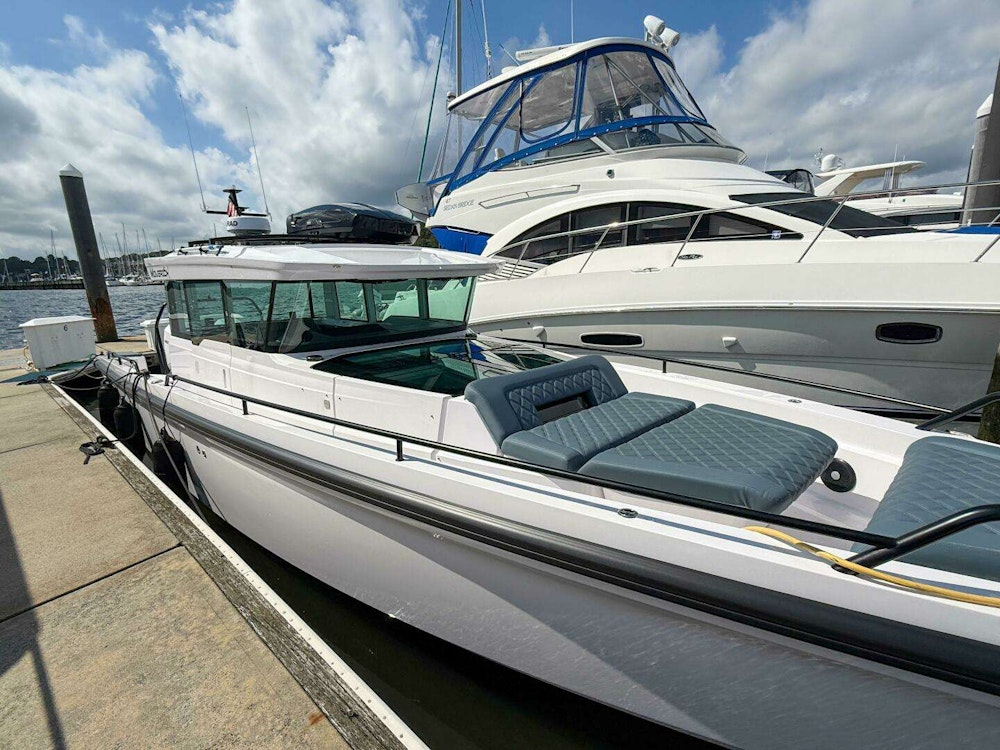 Axopar 37 XC AFT CABIN Yacht For Sale