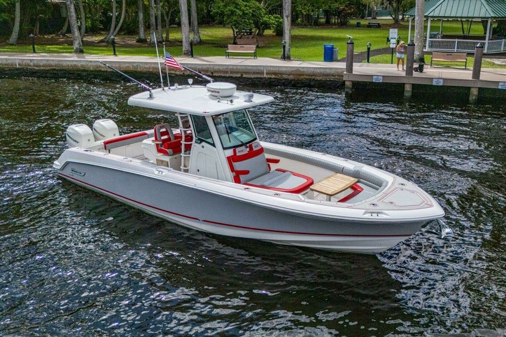 Boston Whaler 330 Outrage Yacht For Sale