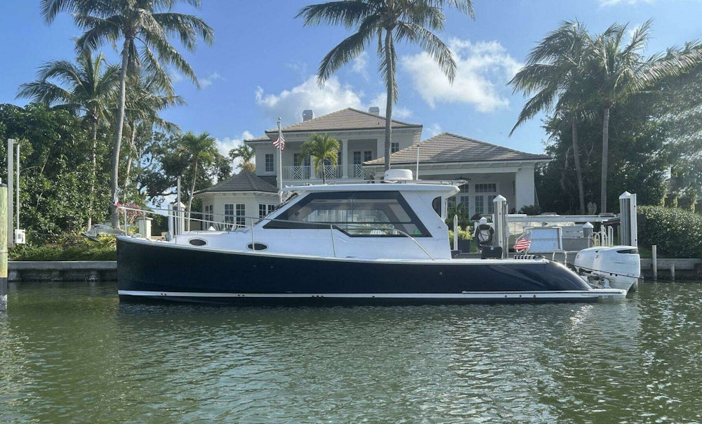 True North 34 Outboard Express Yacht For Sale