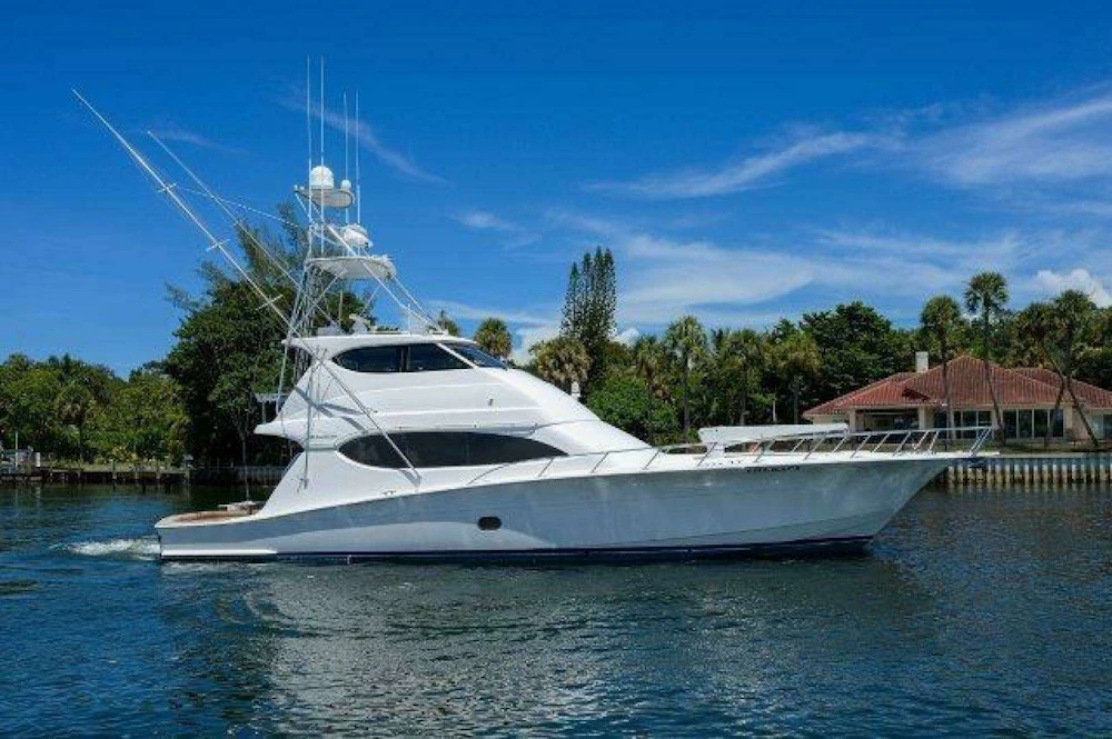 Hatteras 68 Convertible Yacht For Sale