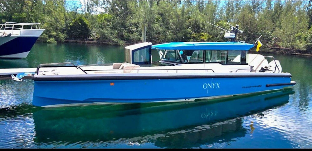 Axopar 37 Cross Cabin Yacht For Sale