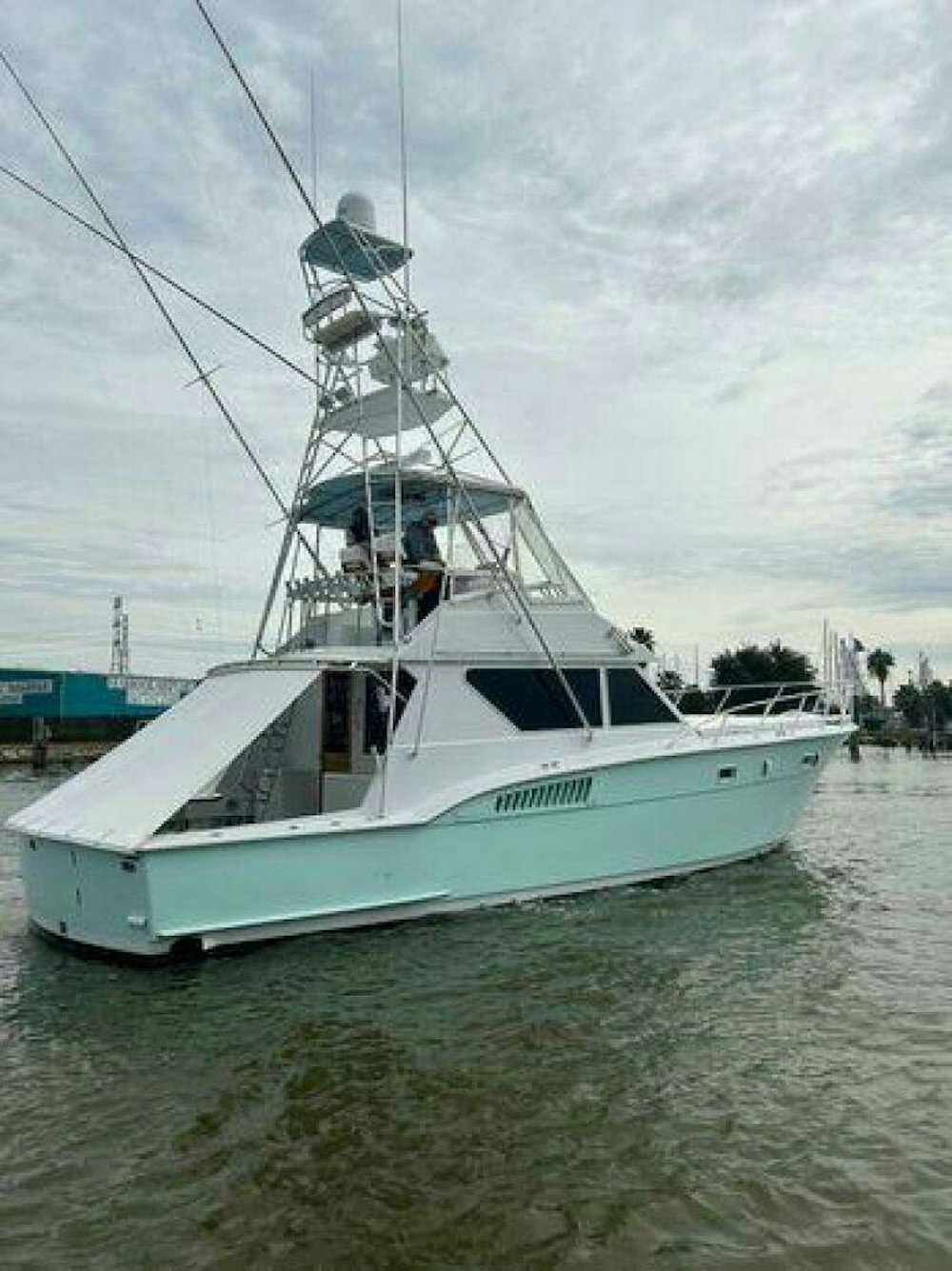 Hatteras 45 Convertible Yacht For Sale