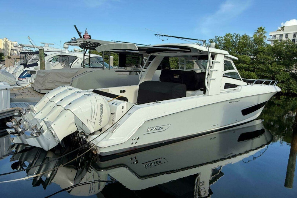 Boston Whaler 420 Outrage Yacht For Sale