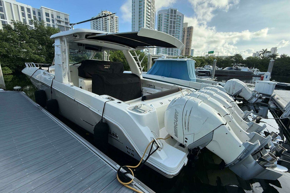 Boston Whaler 420 Outrage Yacht For Sale