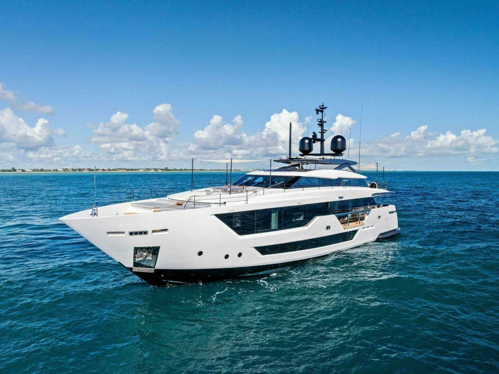 Custom Line Saetta 106 Yacht For Sale