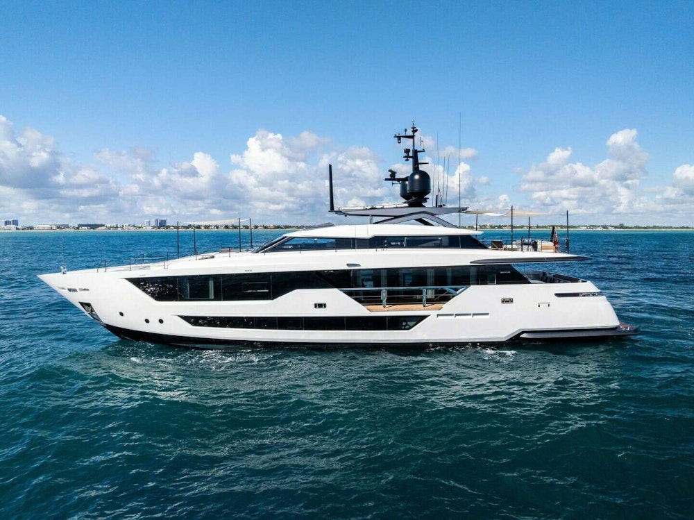 Custom Line Saetta 106 Yacht For Sale