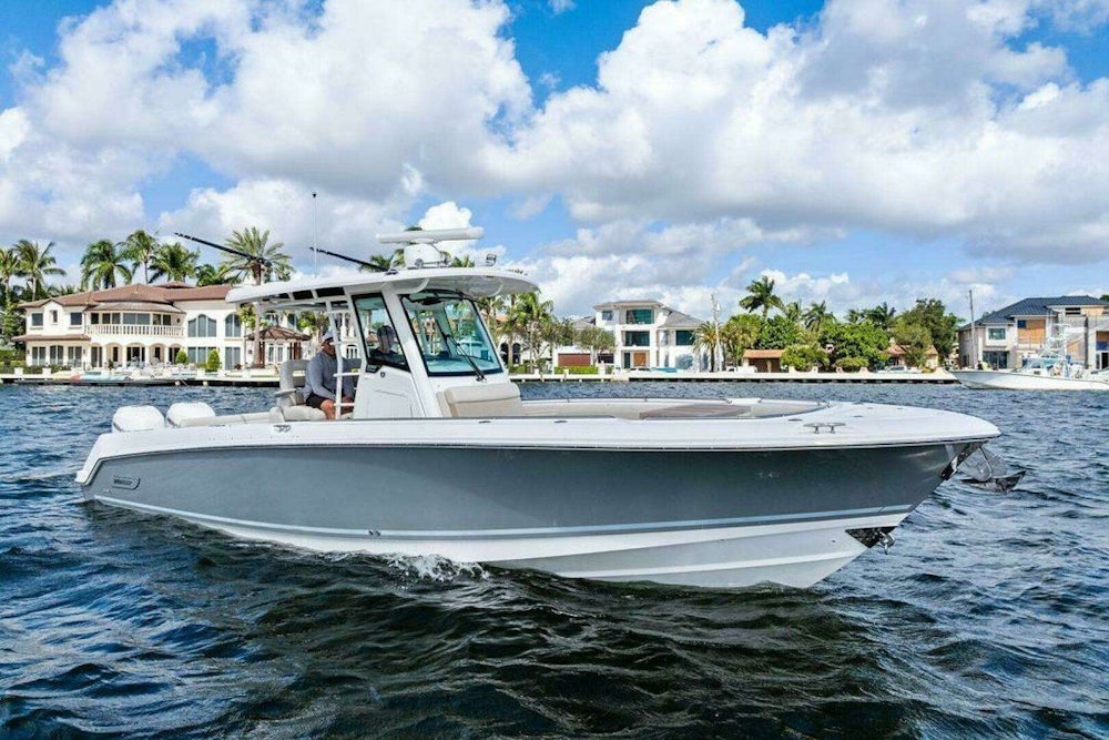 Boston Whaler 330 Outrage Yacht For Sale