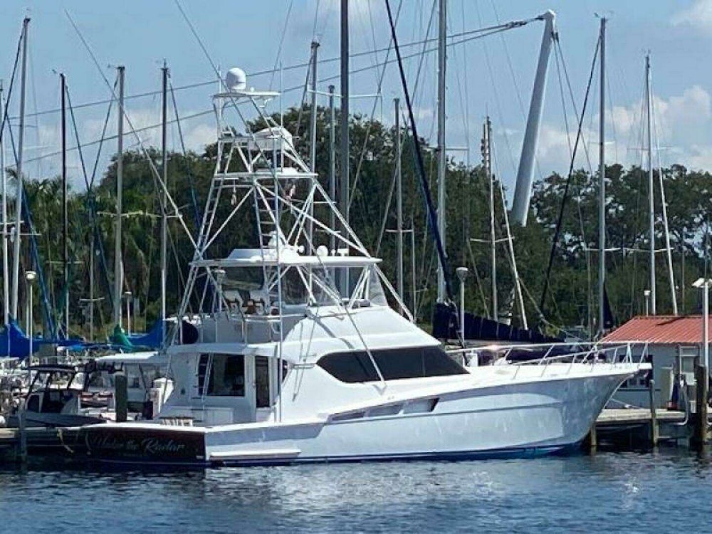 Hatteras 60 Convertible Yacht For Sale