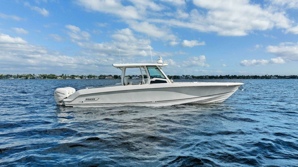 Boston Whaler 380 Outrage Yacht For Sale