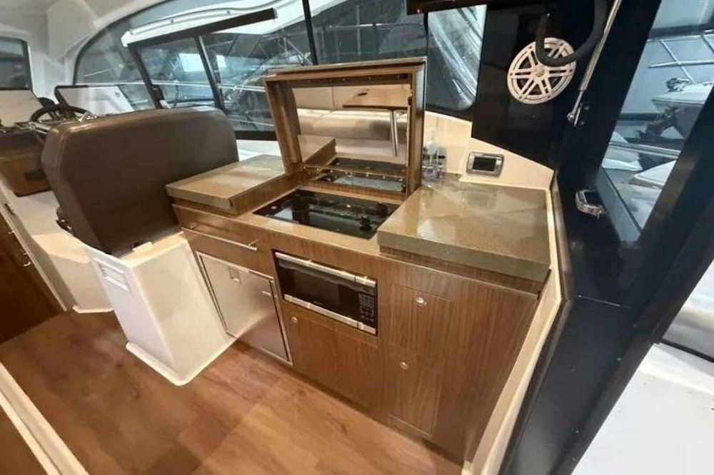 Four Winns 355 Vista Coupe Yacht For Sale