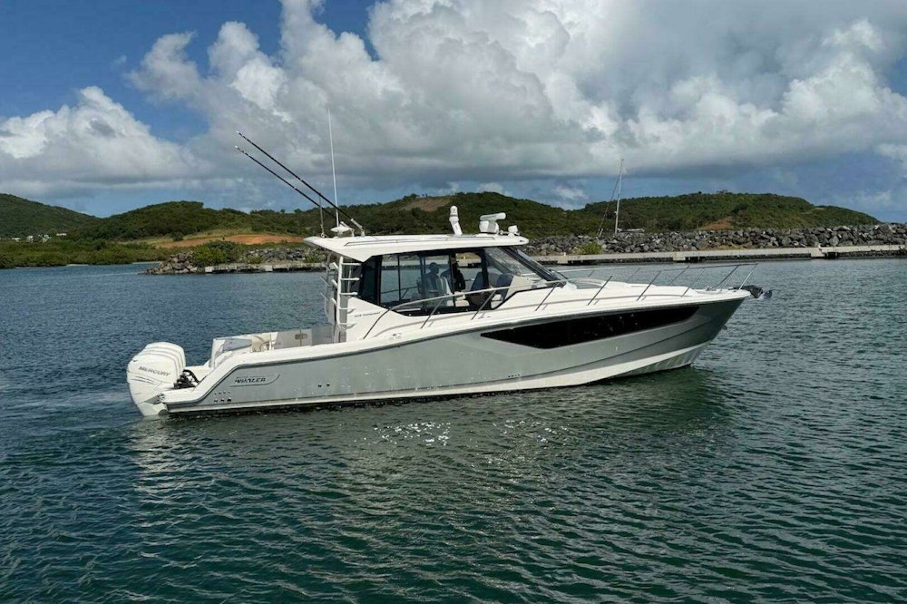Boston Whaler 405 Conquest Yacht For Sale