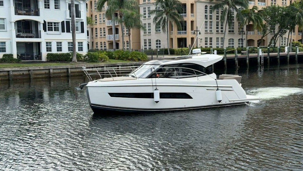 Carver C34 Yacht For Sale