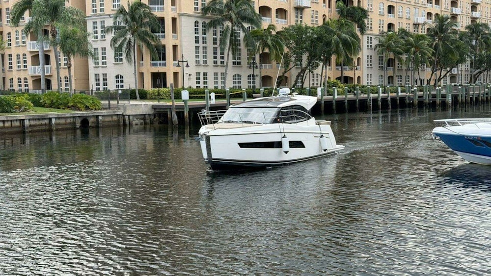Carver C34 Yacht For Sale