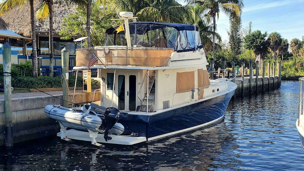 Mainship 430 Sedan Yacht For Sale