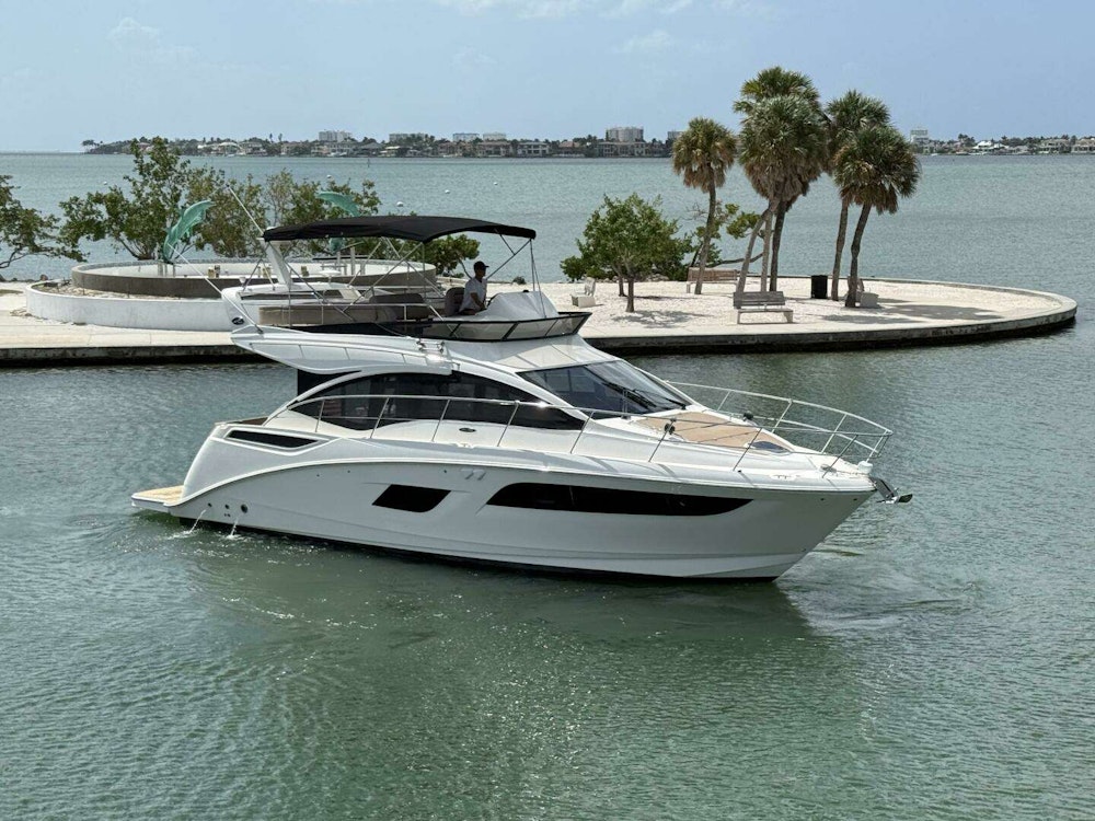 Sea Ray FLY 400 Yacht For Sale