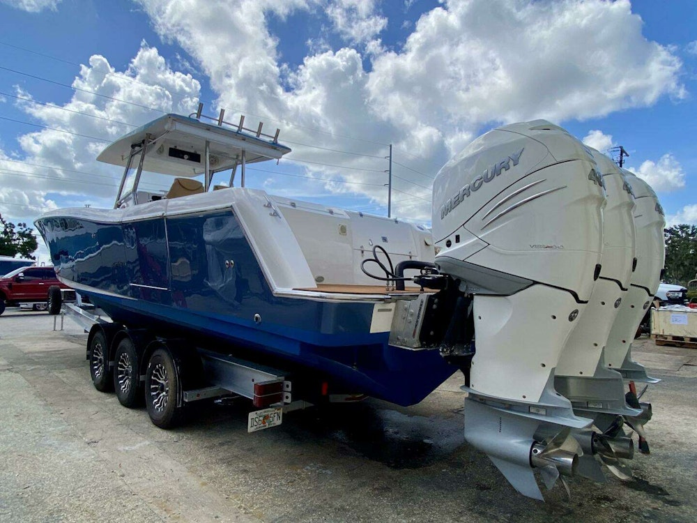 Fishing Raptor 390 Solarium Yacht For Sale