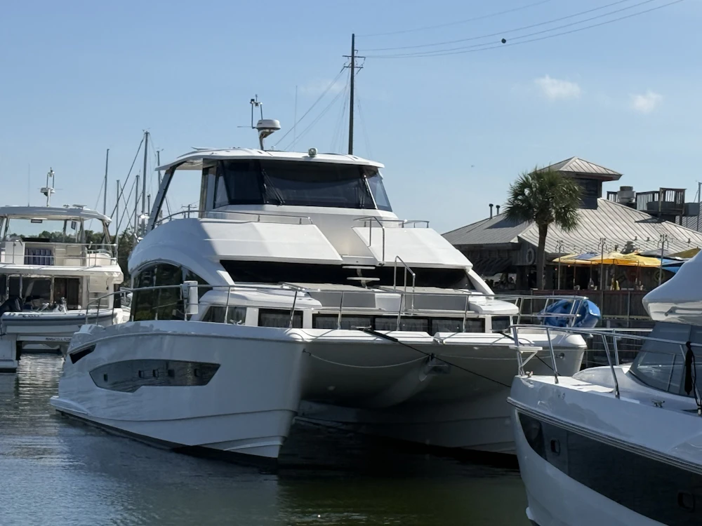Aquila 54 ENCLOSED BRIDGE Yacht For Sale