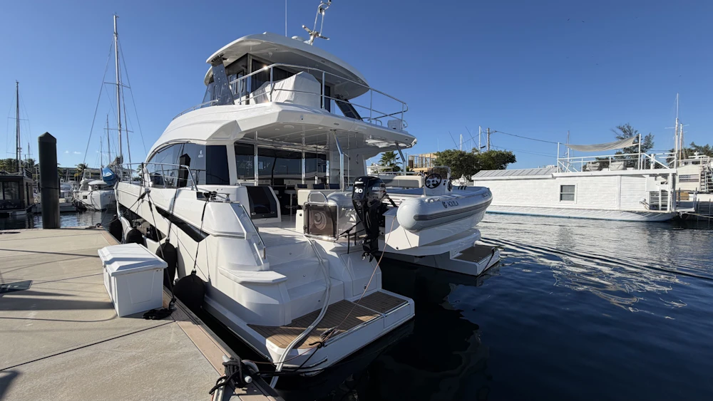 Aquila 54 ENCLOSED BRIDGE Yacht For Sale