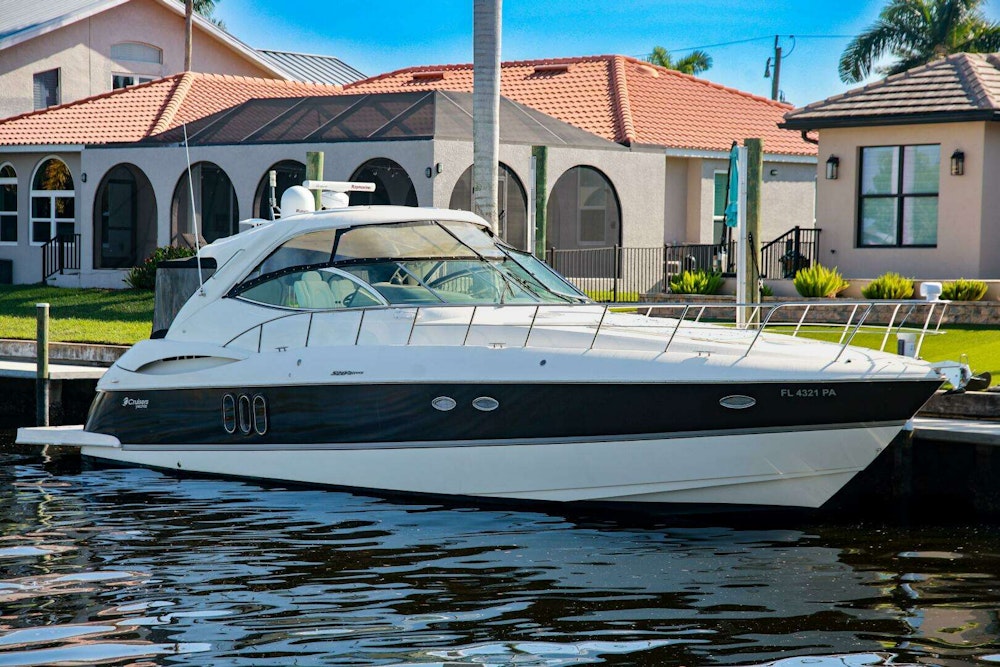 Cruisers 520 Express Yacht For Sale