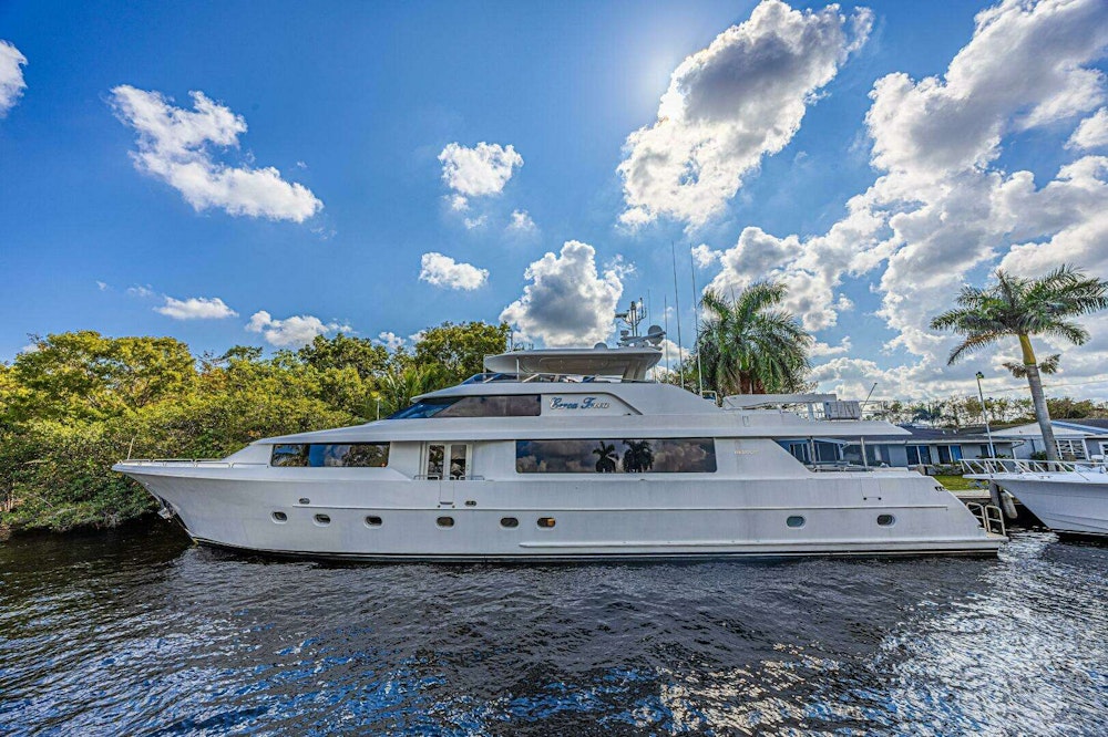 Westport 112 Yacht For Sale
