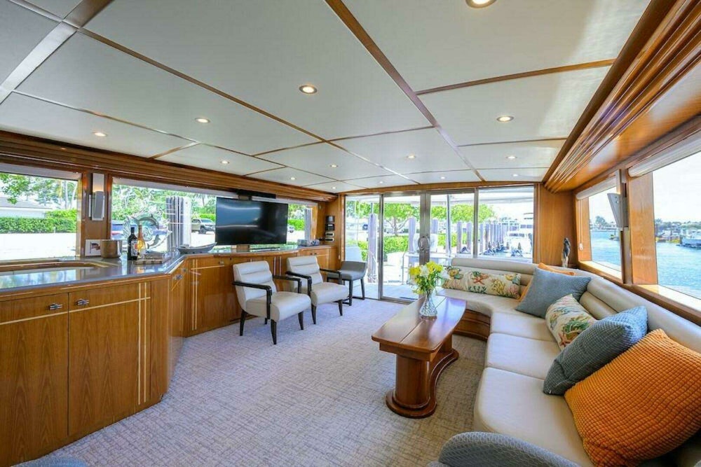 Hatteras 70 Cockpit Yacht For Sale