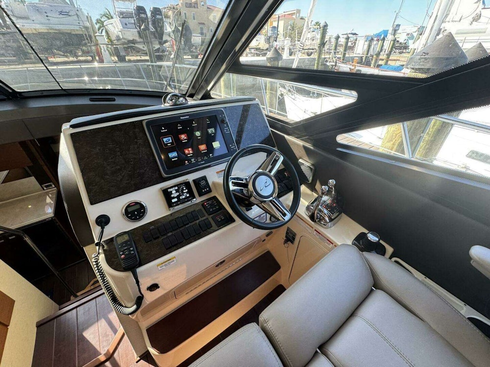 Sea Ray 470 Sundancer Yacht For Sale