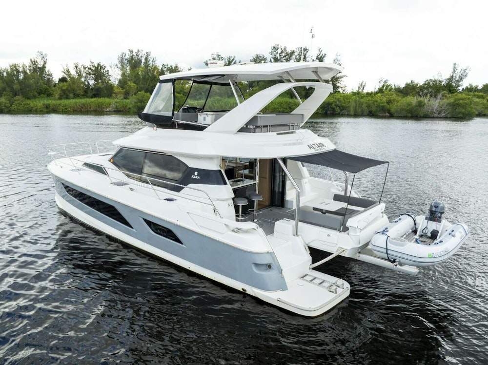 Aquila 44 Yacht For Sale