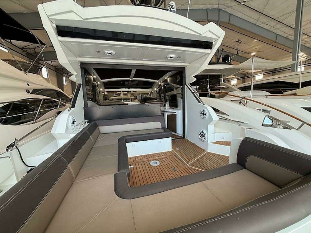 Galeon 485 HTS Yacht For Sale