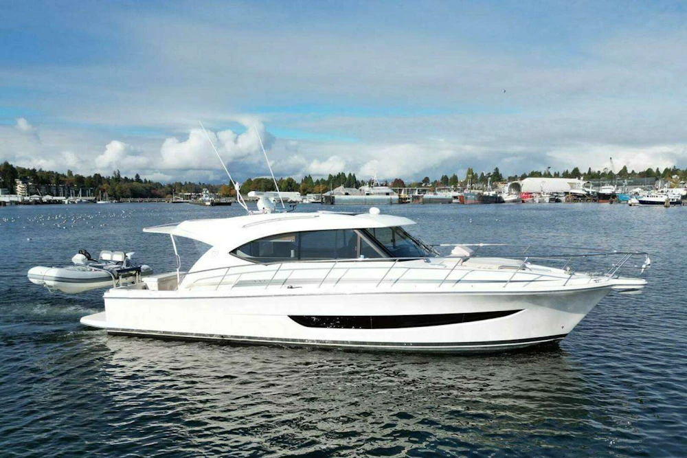 Riviera 395 SUV Yacht For Sale