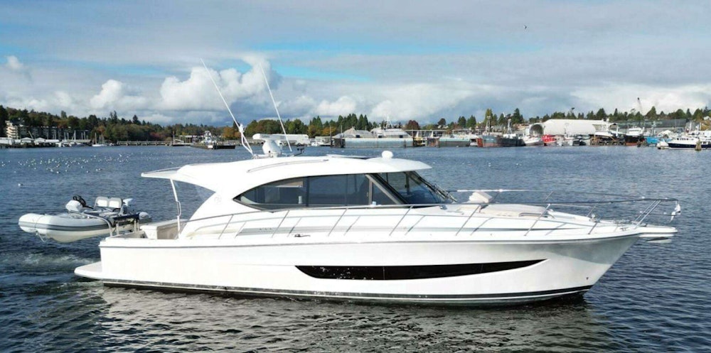 Riviera 395 SUV Yacht For Sale