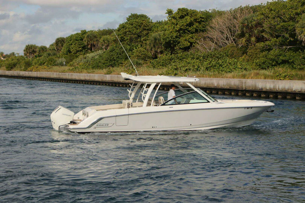 Boston Whaler 320 Vantage Yacht For Sale