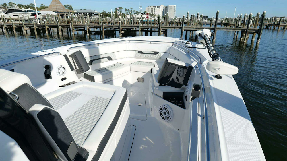 Blackfin 332 CC Yacht For Sale
