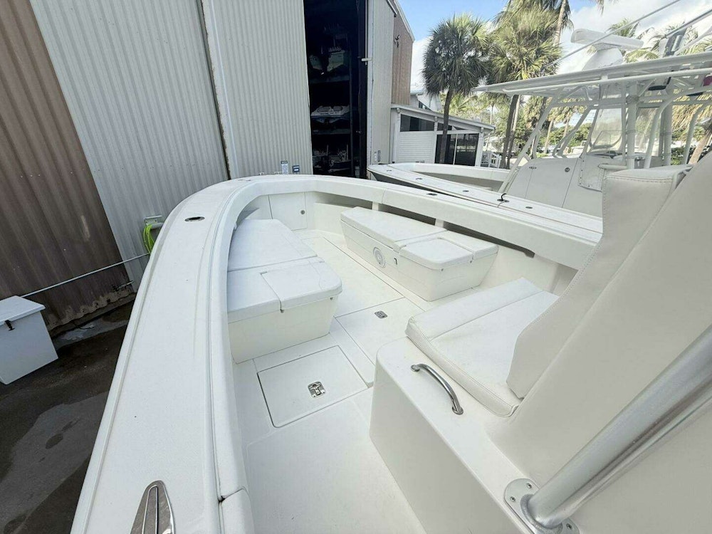 SeaVee 320B Yacht For Sale