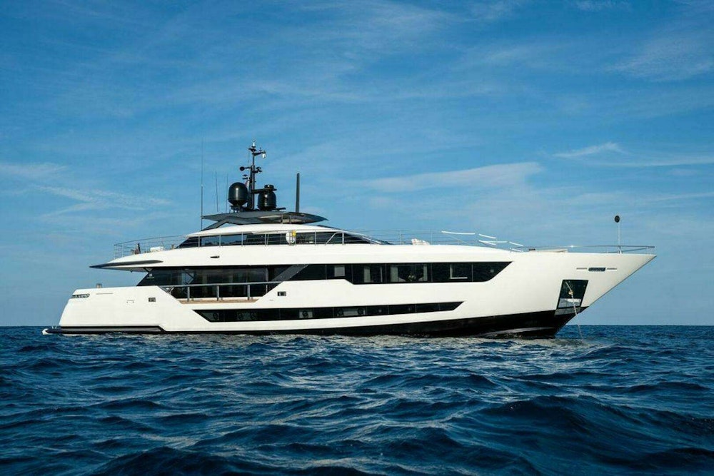 Custom Line CL120 Yacht For Sale