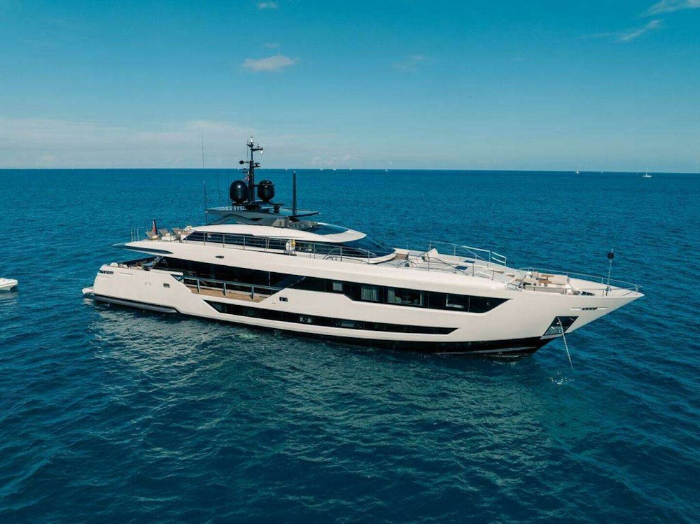 Custom Line CL120 Yacht For Sale