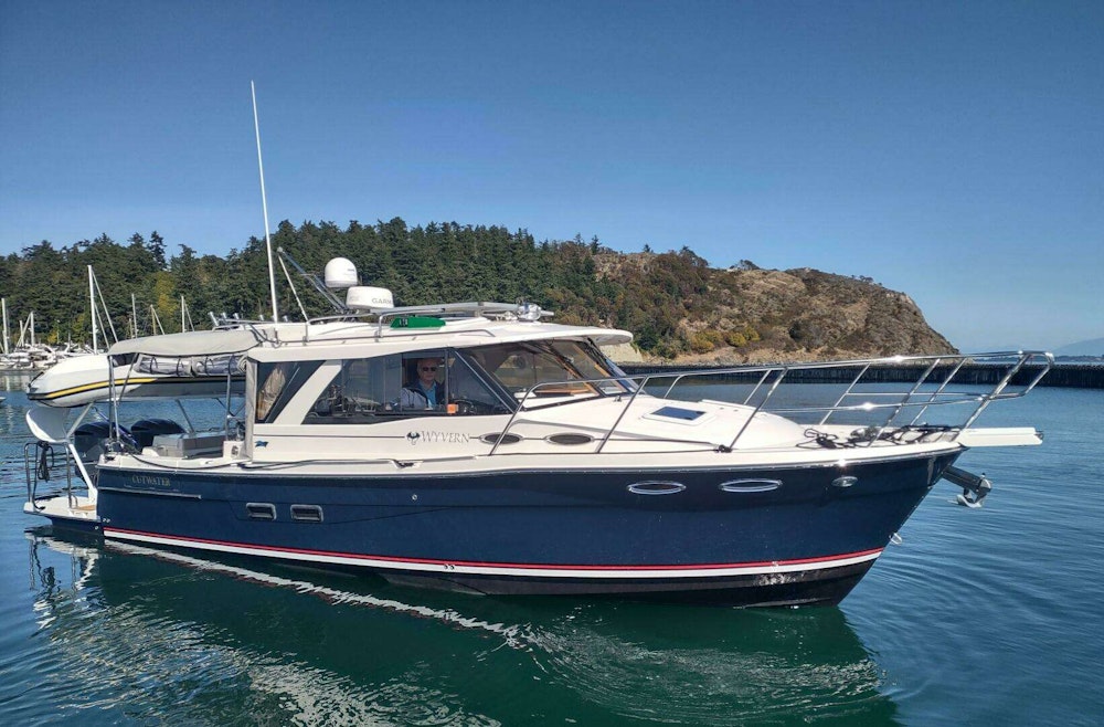 Cutwater C-32 Coupe Yacht For Sale