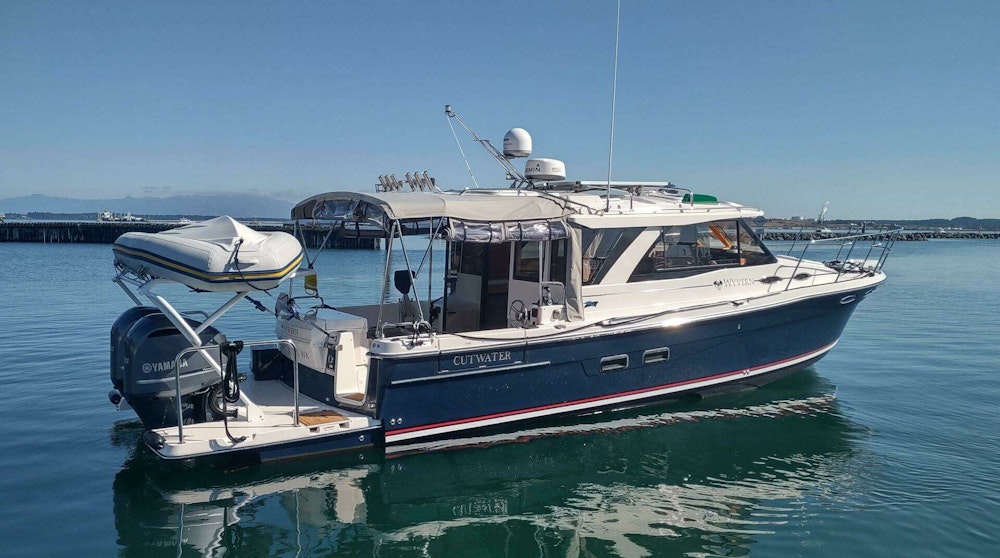 Cutwater C-32 Coupe Yacht For Sale
