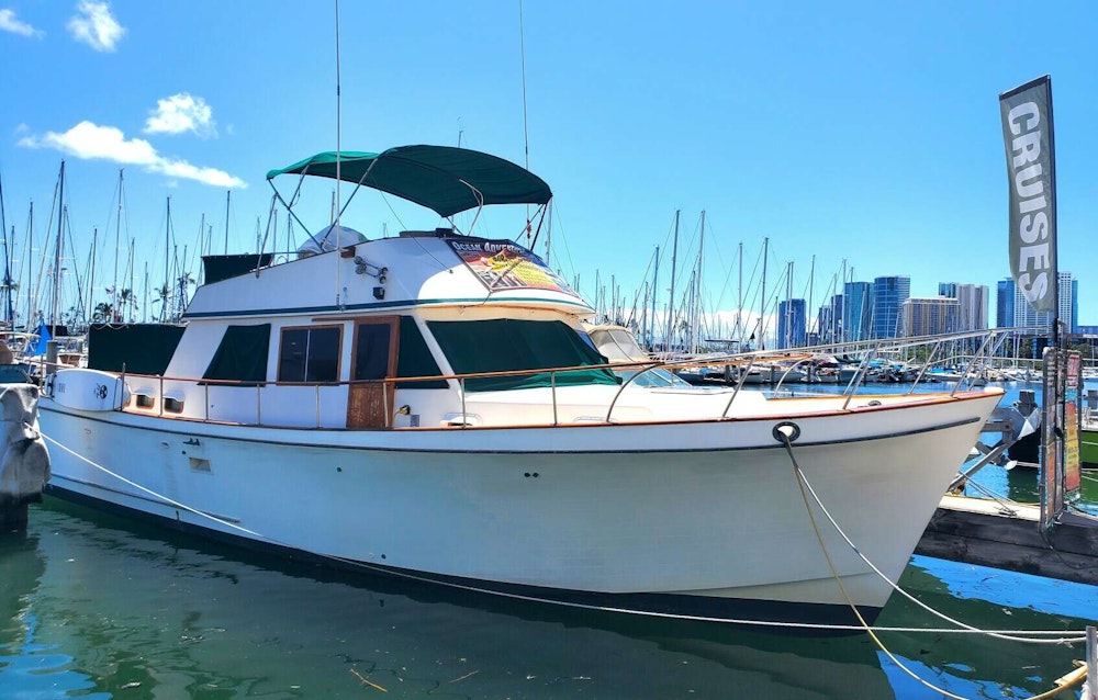 CHB SEDAN-AFT CABIN Yacht For Sale