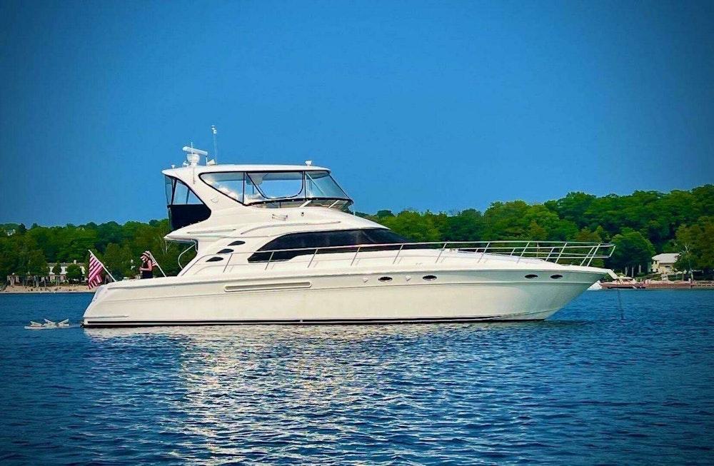 Sea Ray 560 Sedan Bridge Yacht For Sale