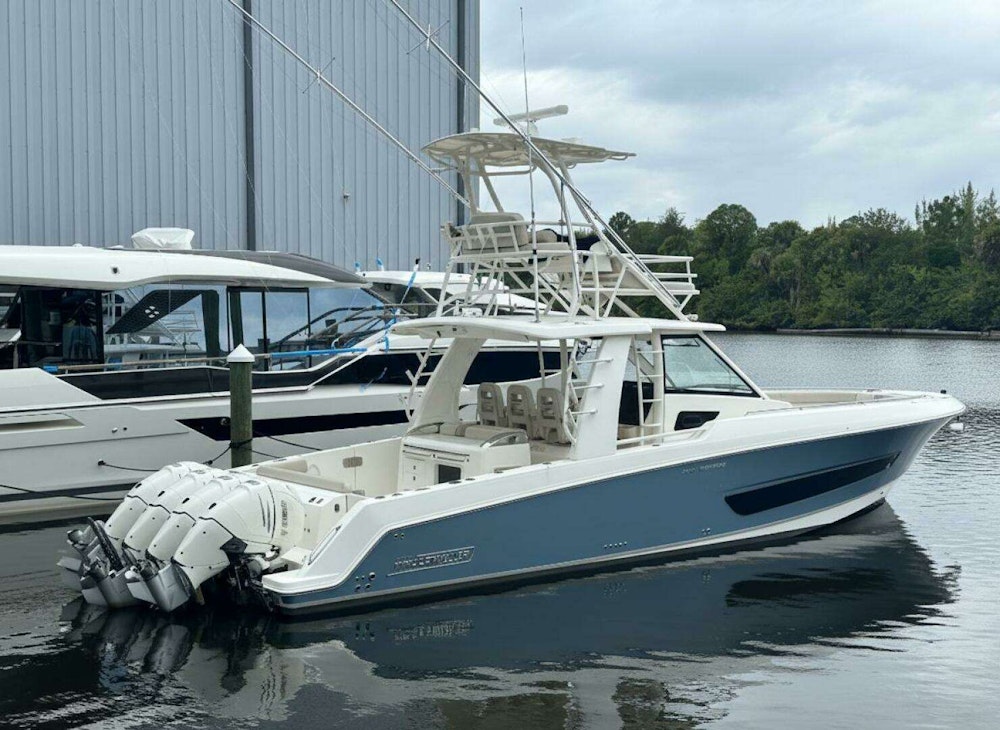 Boston Whaler 420 Outrage Yacht For Sale