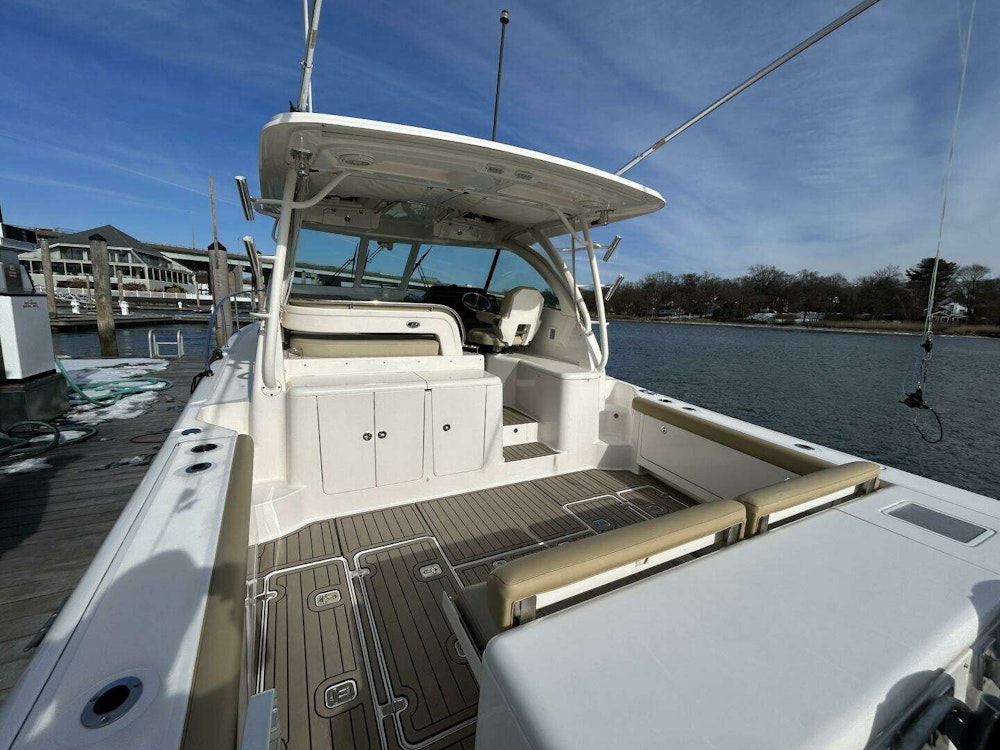 Pursuit OS 385 Offshore Yacht For Sale