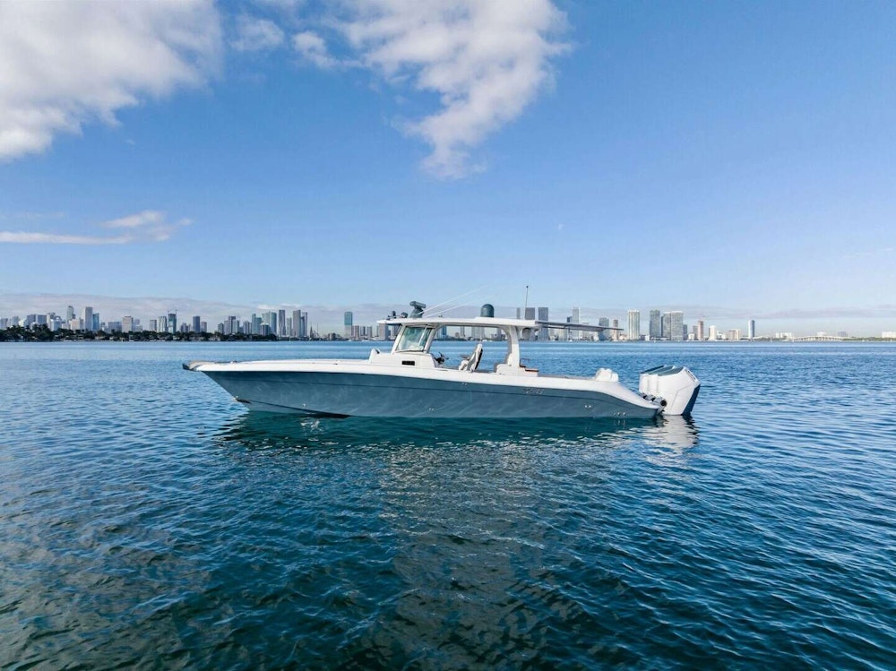 HCB 42 Lujo Yacht For Sale