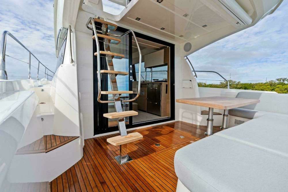 Prestige 420 Flybridge Yacht For Sale