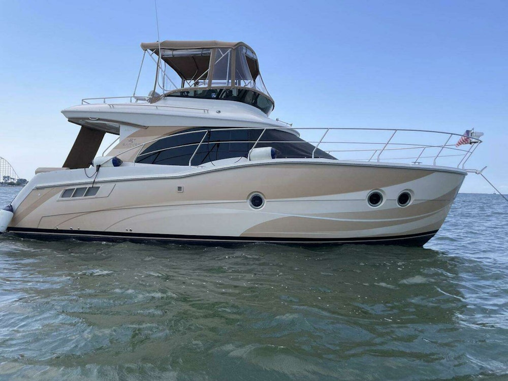 Carver C-34 Command Bridge Yacht For Sale