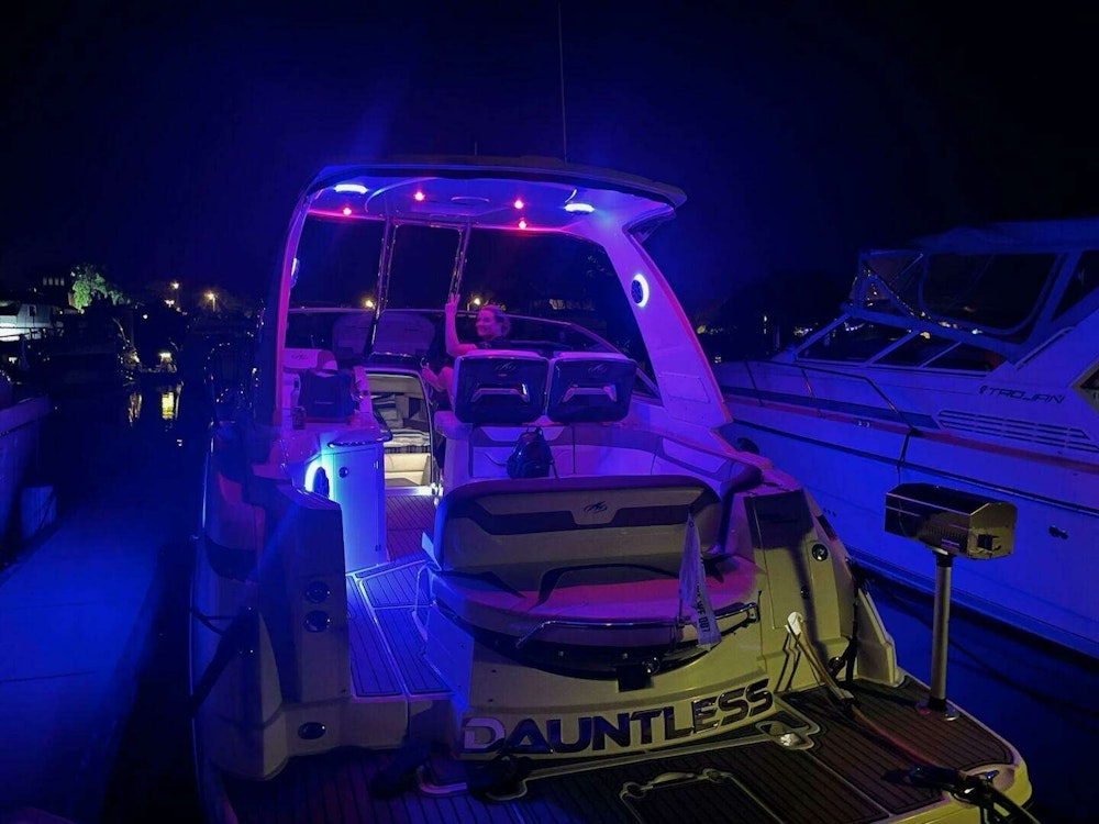 Monterey 355 Sport Yacht Yacht For Sale