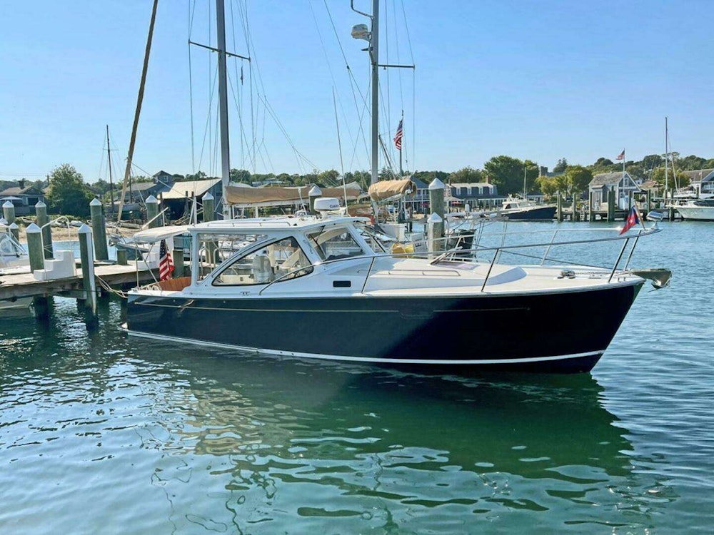 MJM 34z Hard Top Express Yacht For Sale