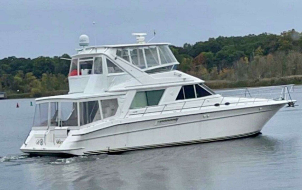 Sea Ray 550 Sedan Bridge Yacht For Sale